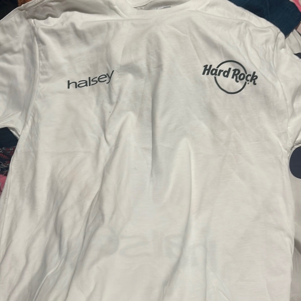 White tee shirt medium